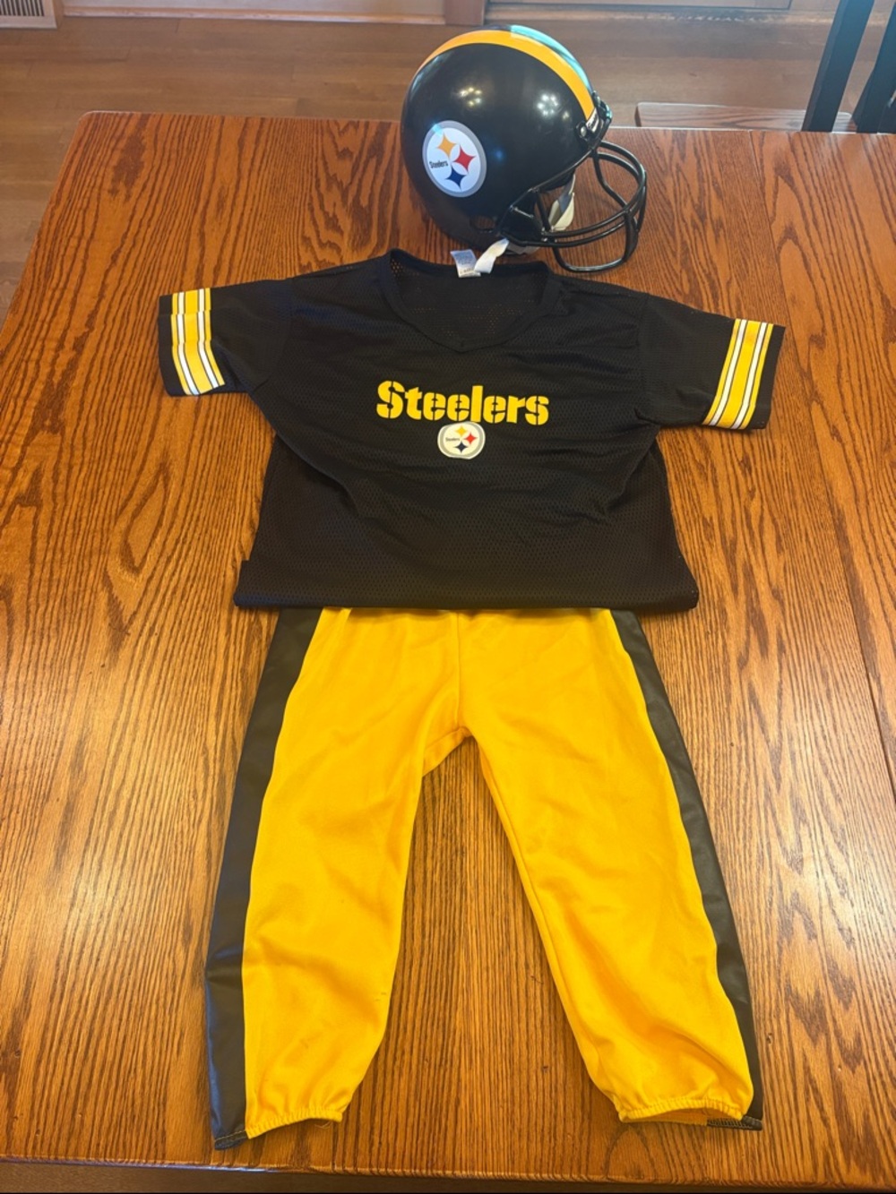 Pittsburgh Steelers Youth Deluxe Football Uniform by Franklin Sports Size Medium